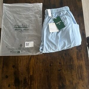 Halara Brand New Mid Rise Wide leg Flowy casual pants